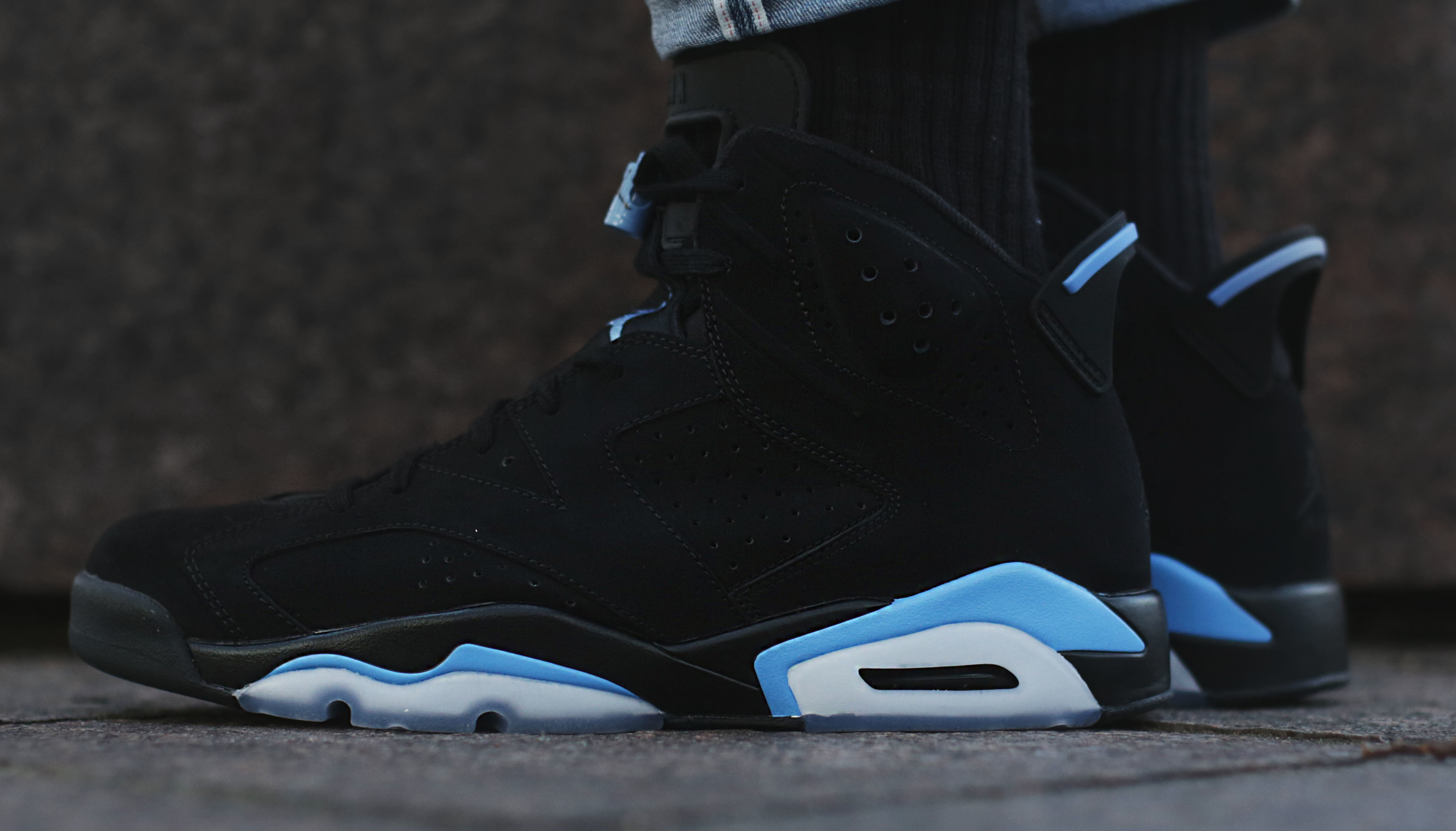 jordan retro 6 black university blue