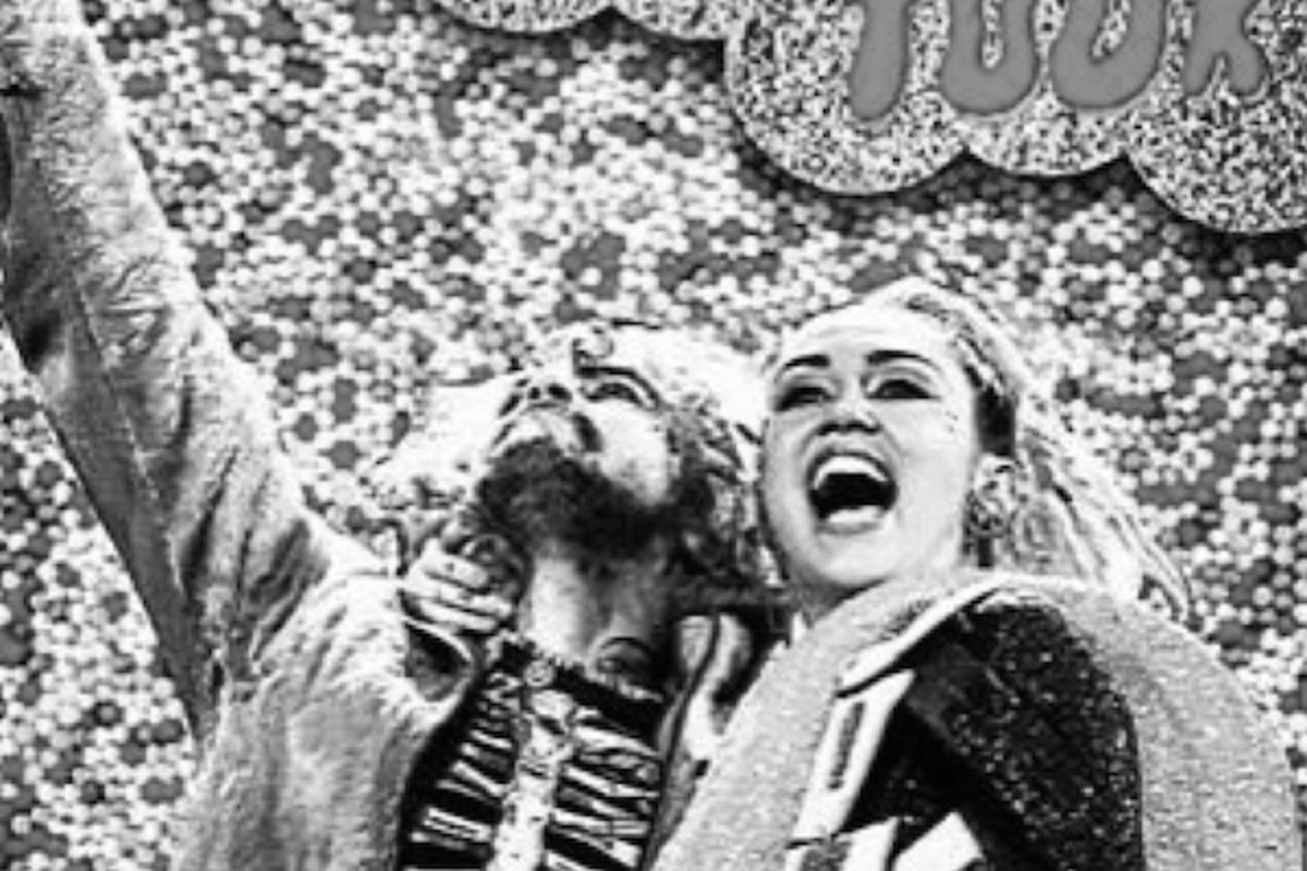 Miley Cyrus And The Flaming Lips Are Planning A Naked Milky Concert Complex