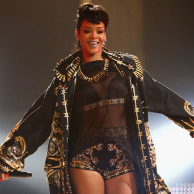 Rihanna S Tweets About Thai Sex Show Lead To Arrest Complex