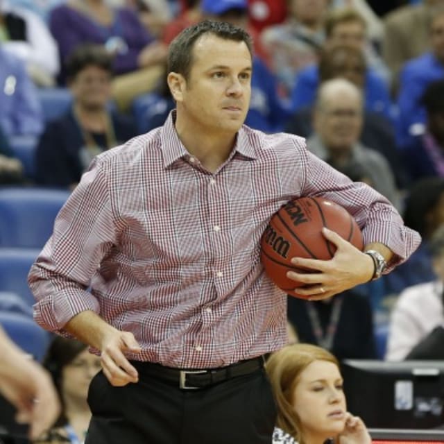 Louisville Women&#39;s Basketball Coach Jeff Walz Agrees to Buy $5000 Worth of Beer for Fans Who ...
