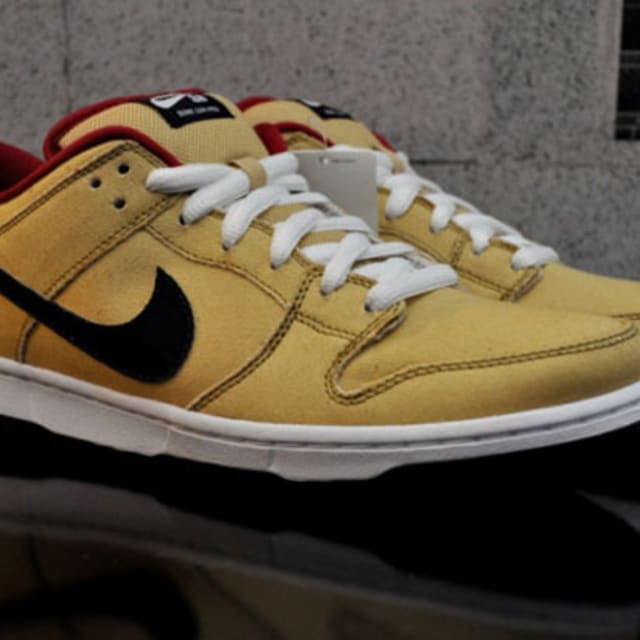 nike dunk gold suede
