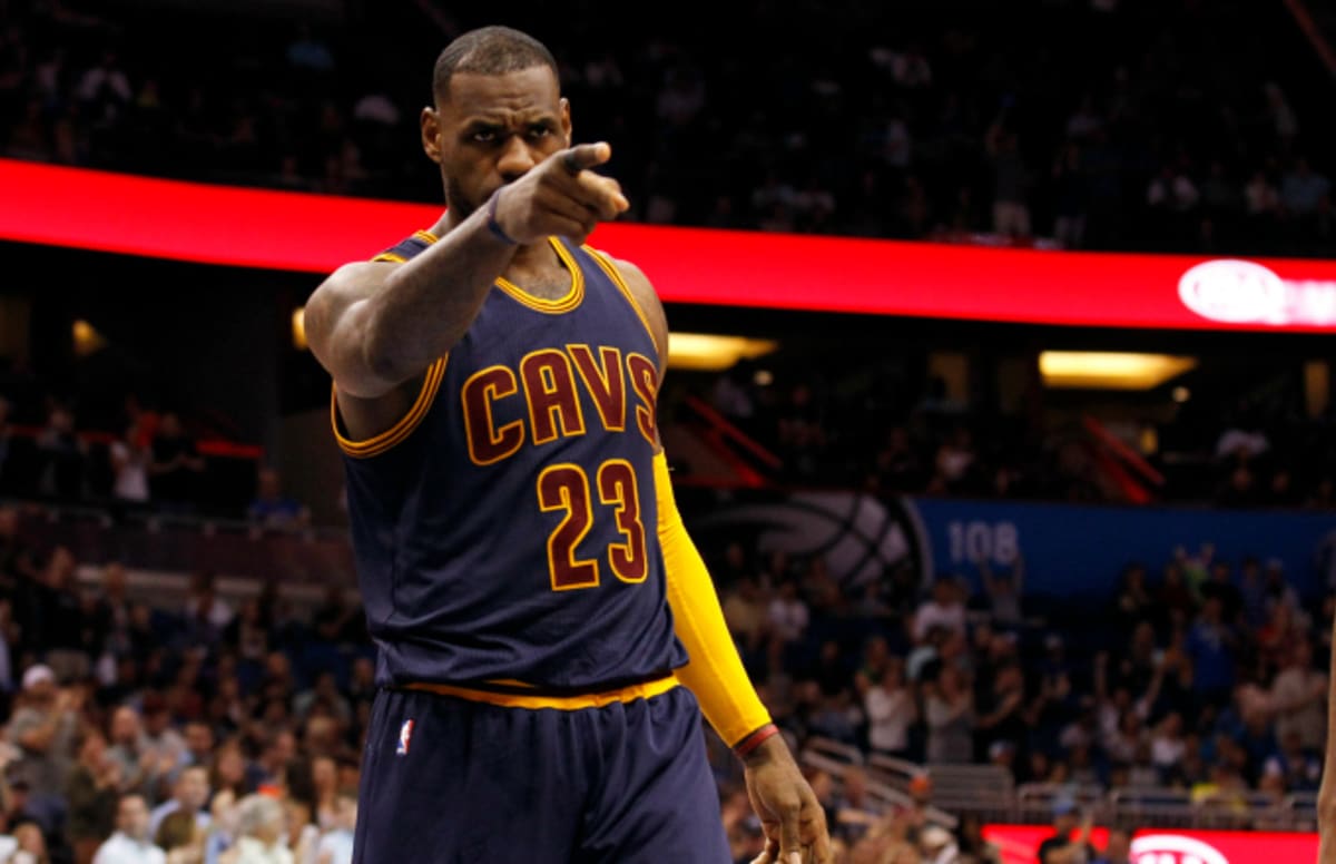 Lebron James Cavaliers Sf Catches Media Members Taking Semi Nude Photos Of Him In Locker Room