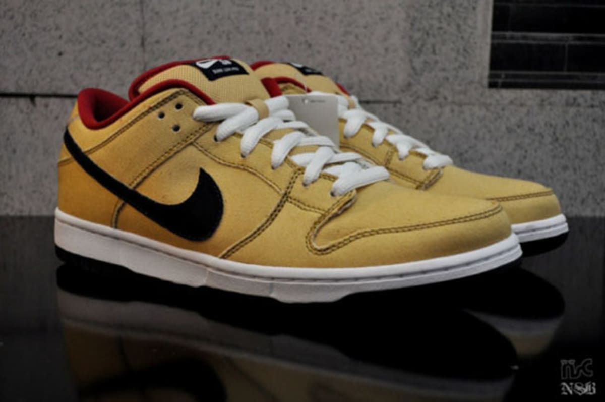 dunk low gold red