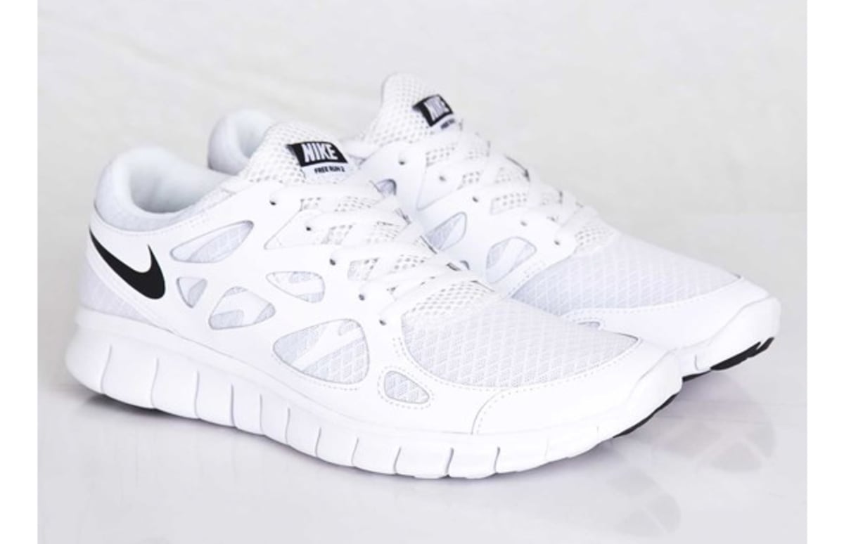 white nike freeruns