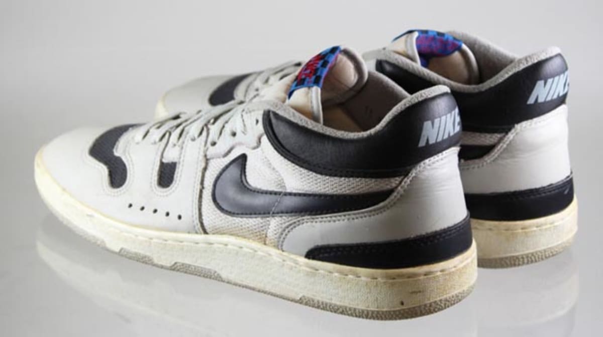 original nike tennis shoes