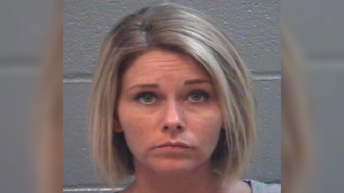 Daughter Of Naked Twister Mom Defends Her Mother On Twitter Complex