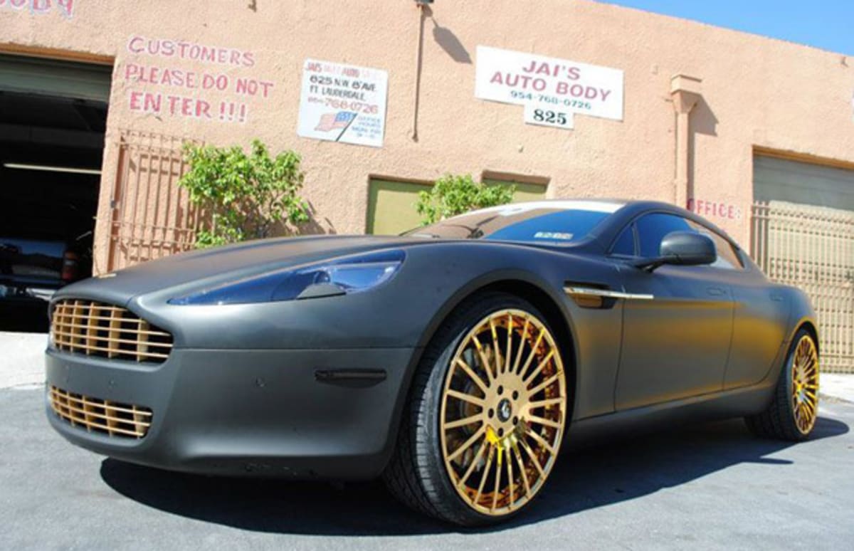 Meek Mill Throws 22 Inch 24 Karat Gold Rims On His Aston