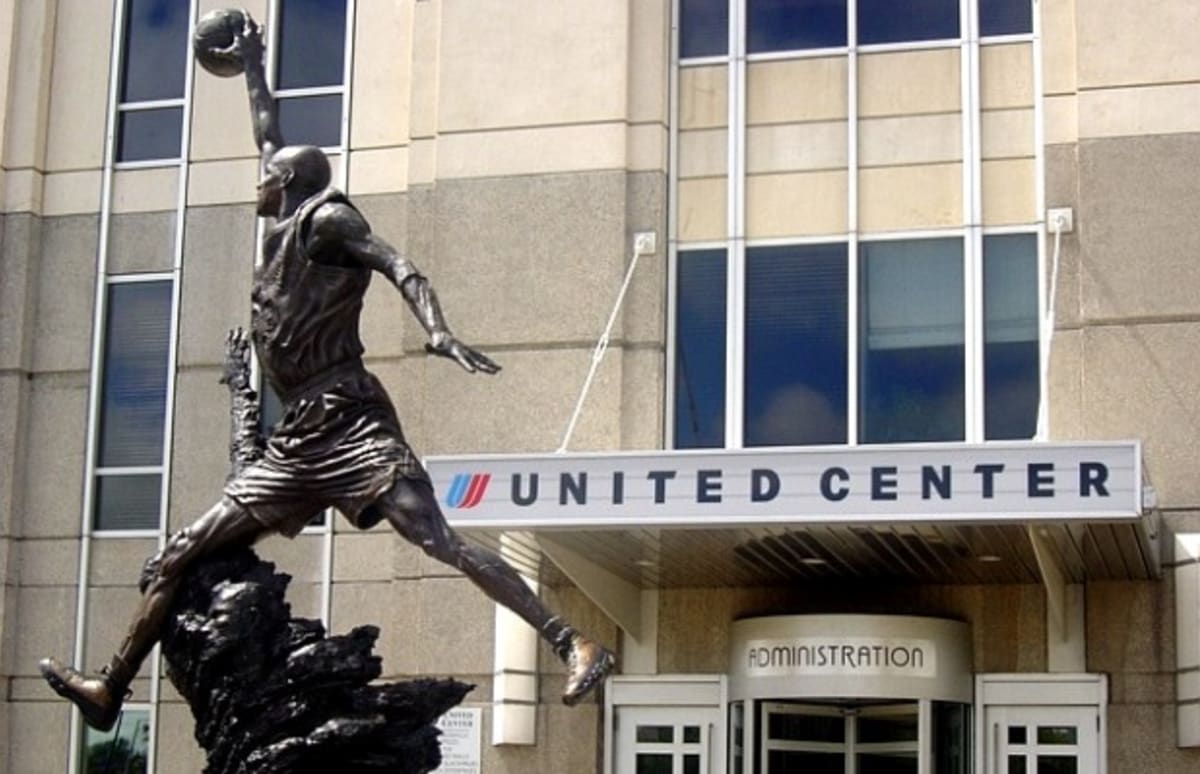 scottie statue