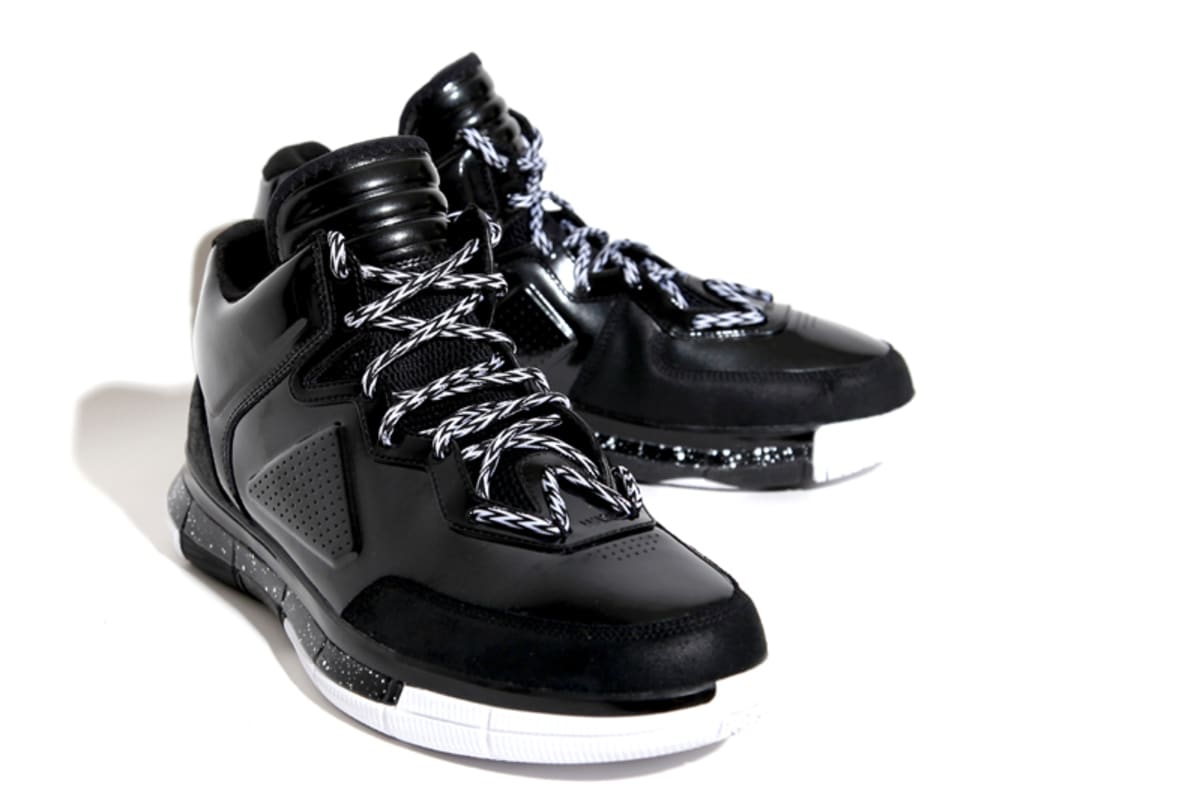 Dwyane Wade�s First LiNing Signature Shoe Complex