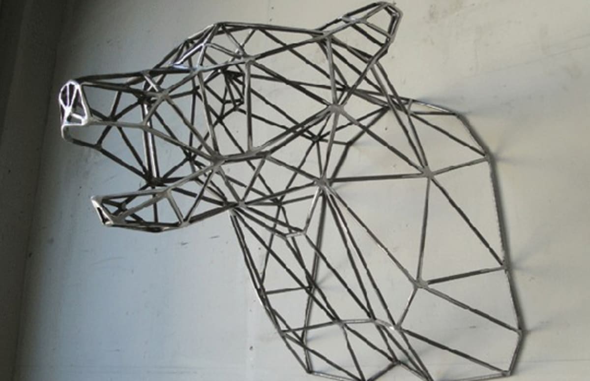 Bear Head Wire Sculpture Complex
