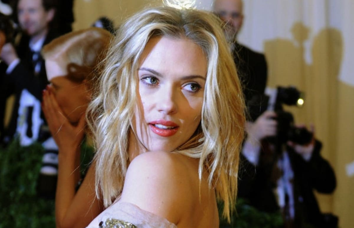 Scarlett Johansson Opens Up About Reenacting Iconic Shower Scene From
