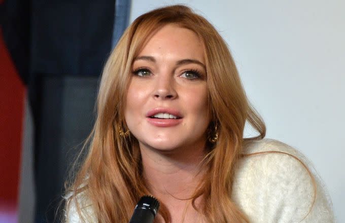 Lindsay Lohan Forgets Her Lines in London Play