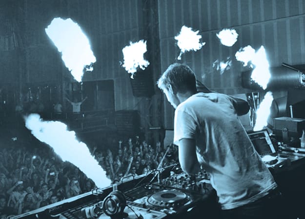 armin-flames-bw-li