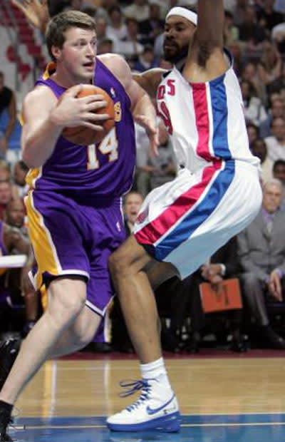 playing basketball in air force 1