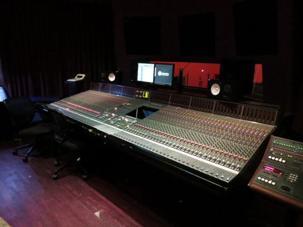 mixing-desk-li