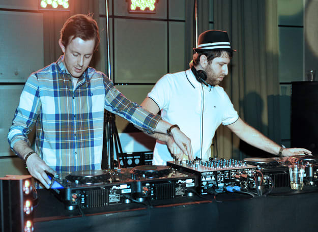 chase-status-decks-li