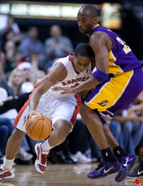players wearing kobe shoes