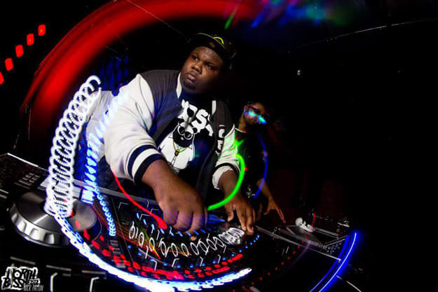 dj-earl-live
