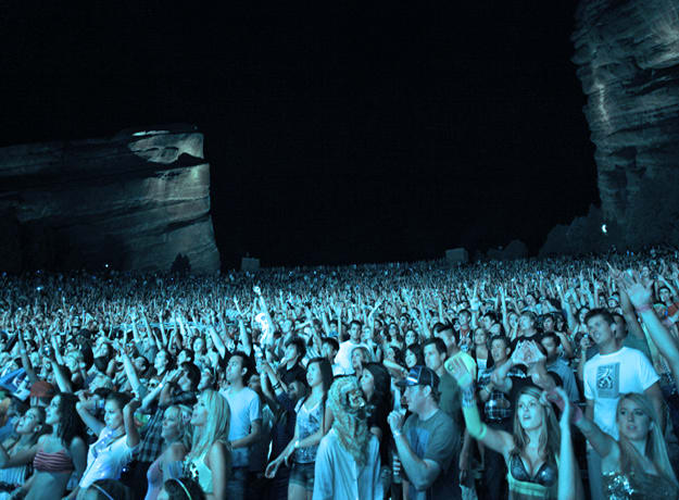 fest-crowd-li