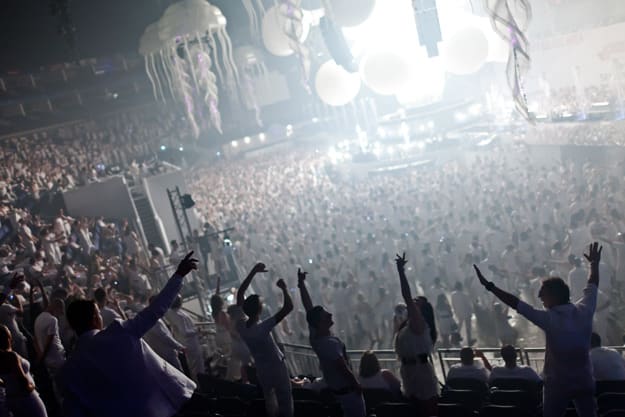sensation-white-crowd