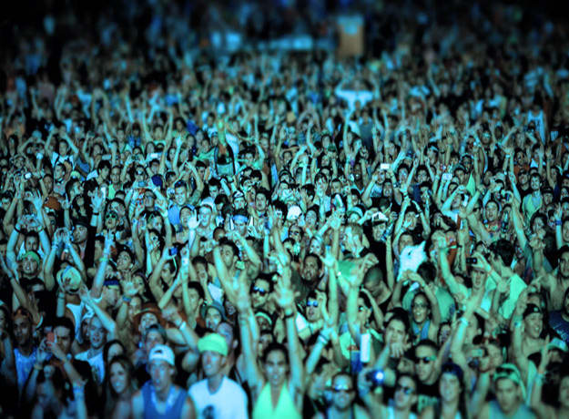 crowd-cheer-li