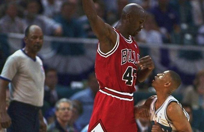 muggsy bogues guarding michael jordan
