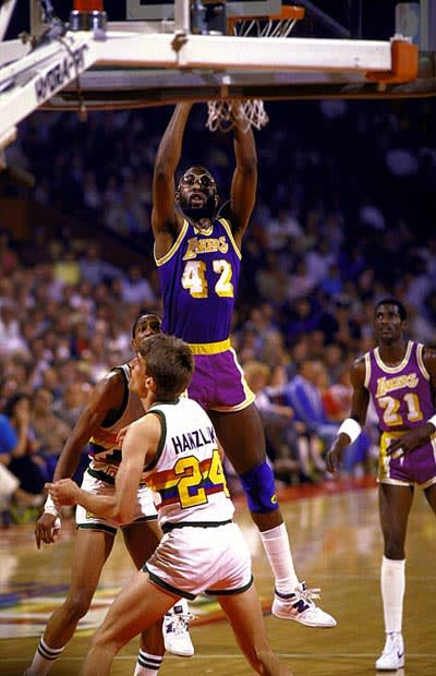 nba players that wear new balance