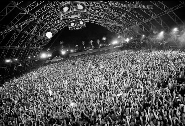 coachella-crowd-li