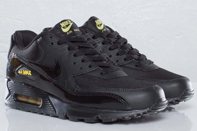 nike air max black gold