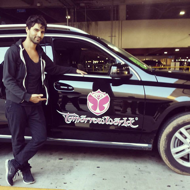 r3hab-tomorrowworld-car