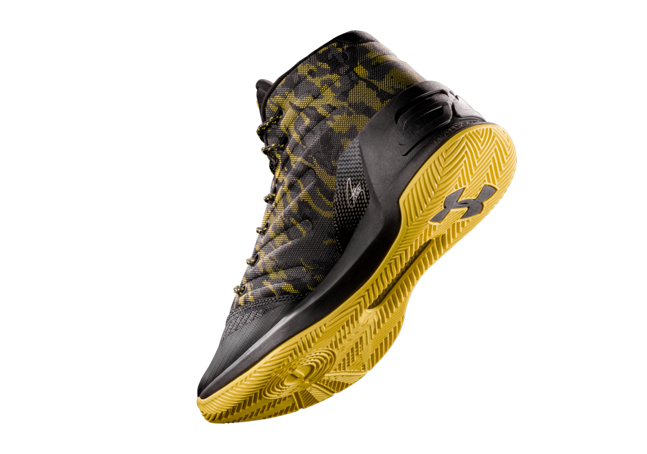 Stephen Curry's third signature basketball shoe hits stores in Canada