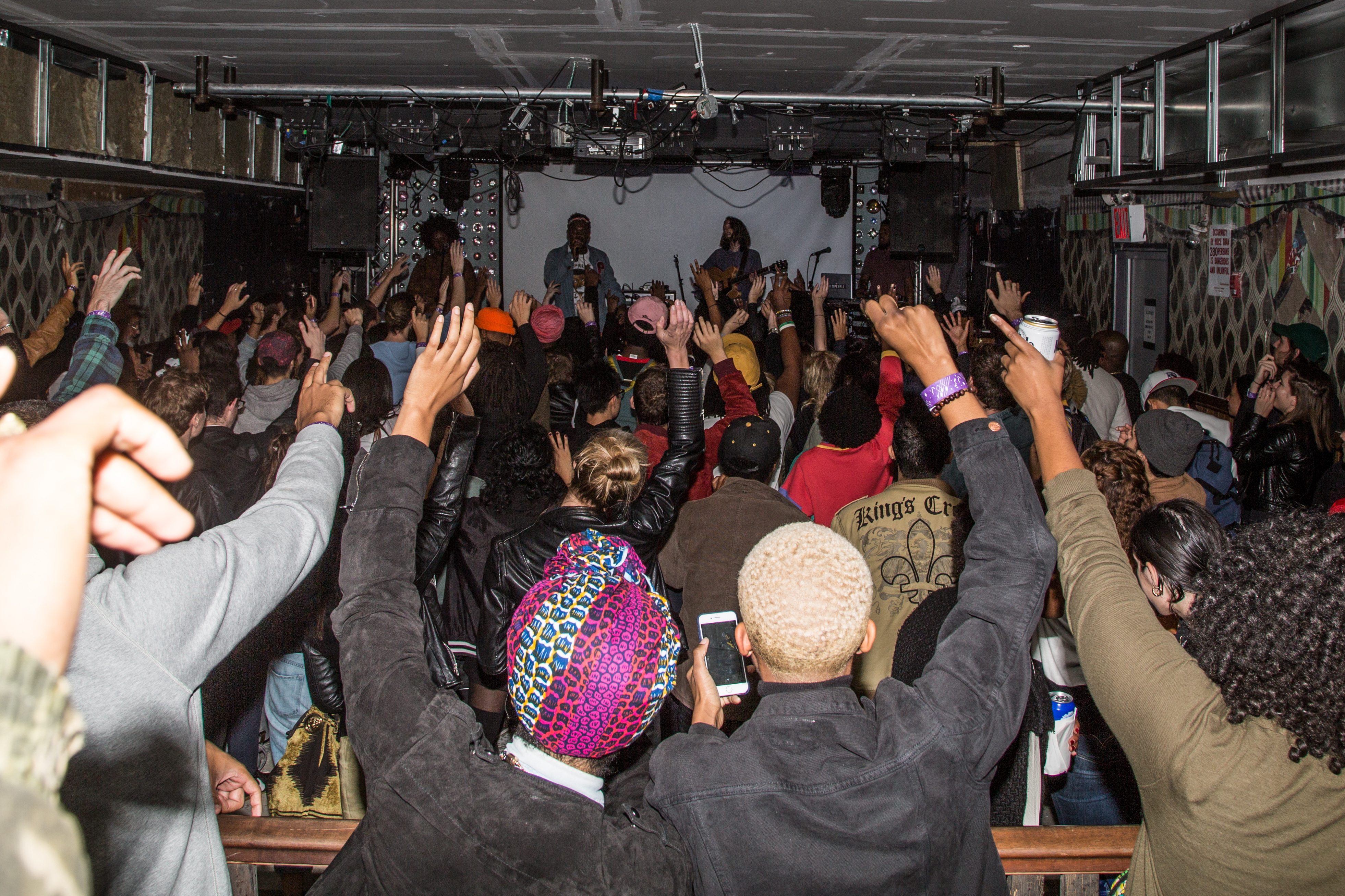 no-=ceilings-crowd