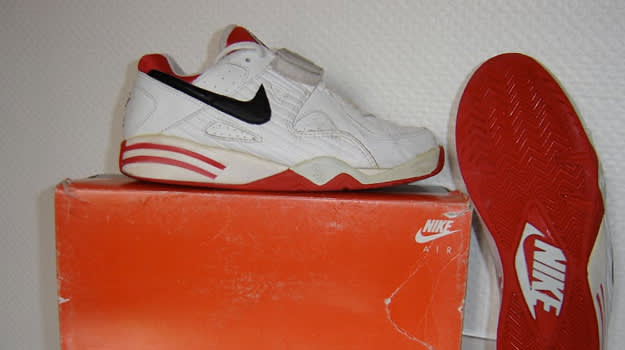 nike supreme tennis shoes