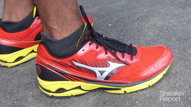 mizuno wave runner 16 red