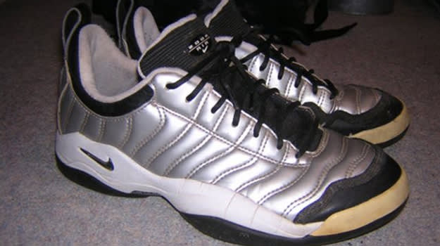 nike oscillate tennis shoes