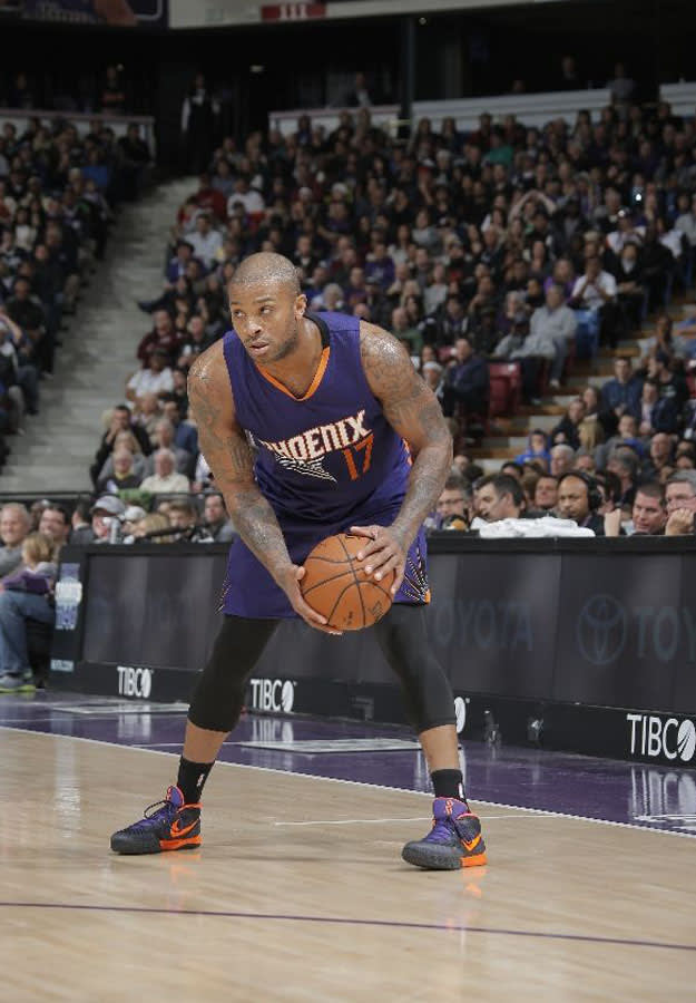 basketball shoes worn by nba players other players are starting to wear the nike kyrie 1 complex basketball shoes worn by nba players other players are starting to wear the nike kyrie 1 complex