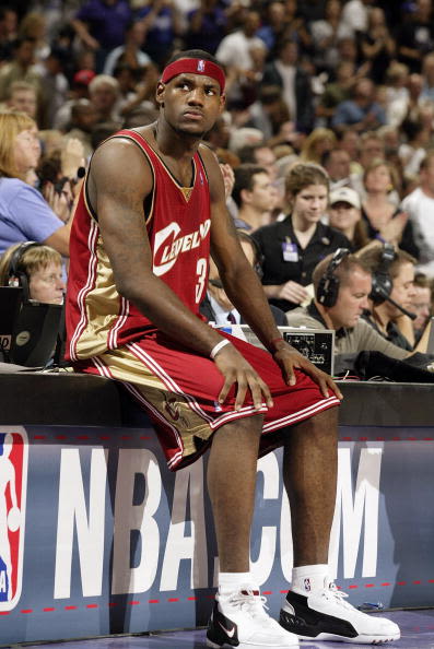 lebron james zoom 1