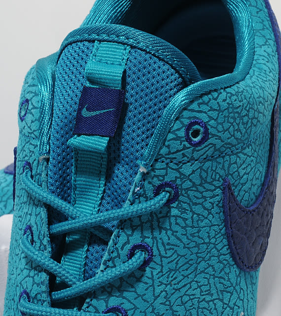 Size? x Nike Roshe Run "Cement" Collection Complex