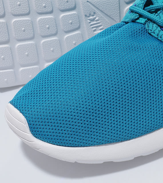 Size? x Nike Roshe Run "Cement" Collection Complex