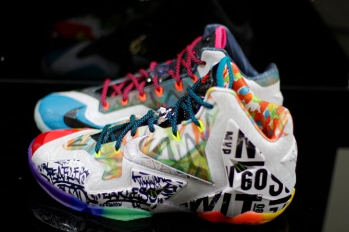 The Nike LeBron XI Army Slate sneakers are previewed once again this time giving a on foot look. The shoes take on a Armorposite upper with a Dynamic