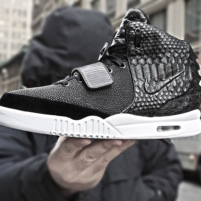 nike air yeezy 2 oreo