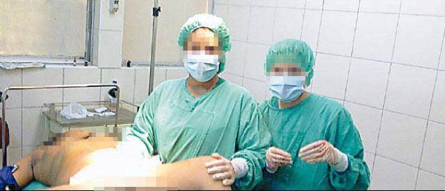 Doctors Taking Selfies Near Patient Vaginas Is a Thing 