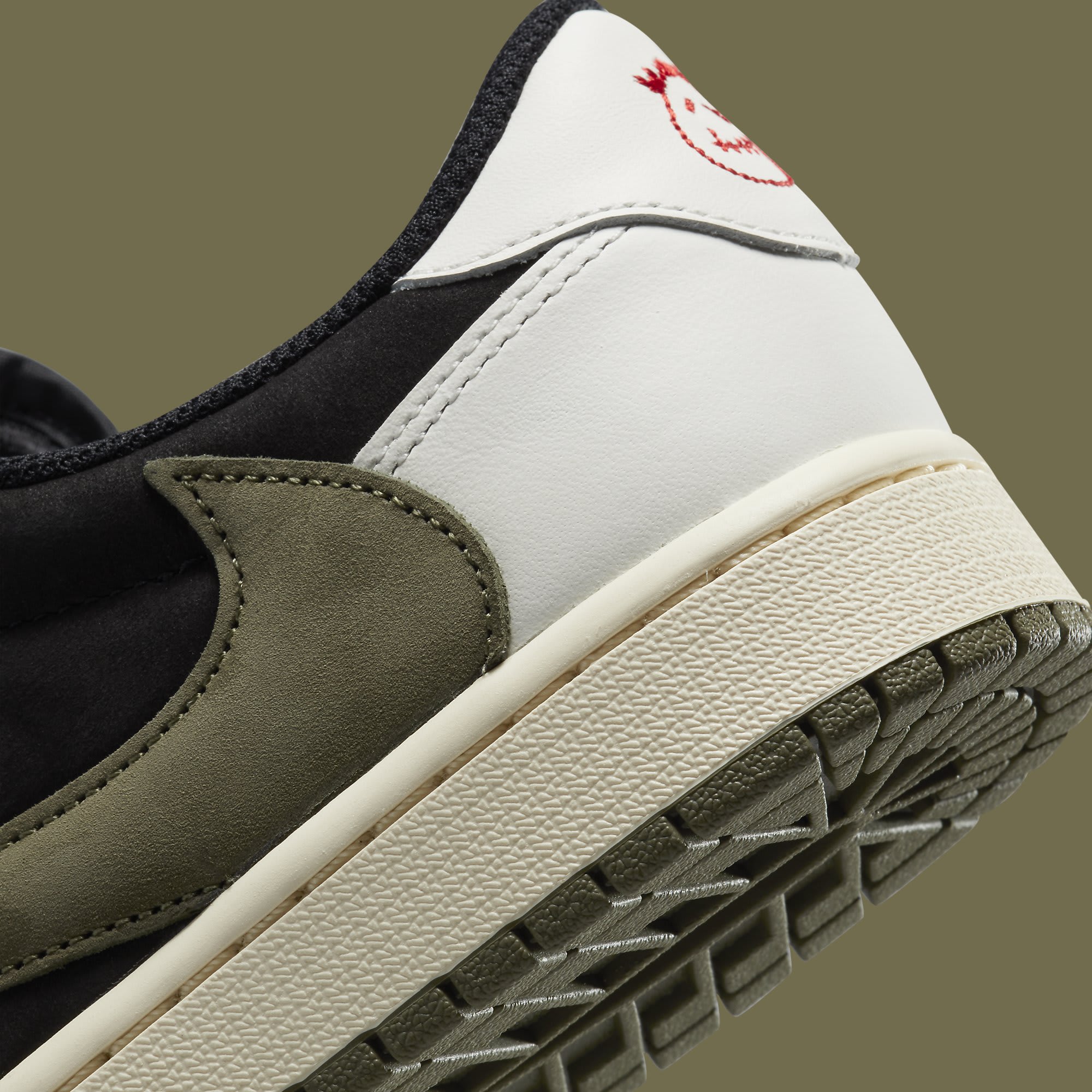 Medium Olive' Travis Scott x Air Jordan 1 Low Drops Tomo Medium Olive' Travis Scott x Air Jordan 1 Low Drops Tomo