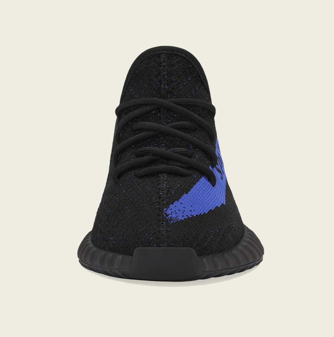 adidas Yeezy Boost 350 V2 黒/青 The adidas Yeezy Boost 350 V2 Arrives In Dazzling Blue