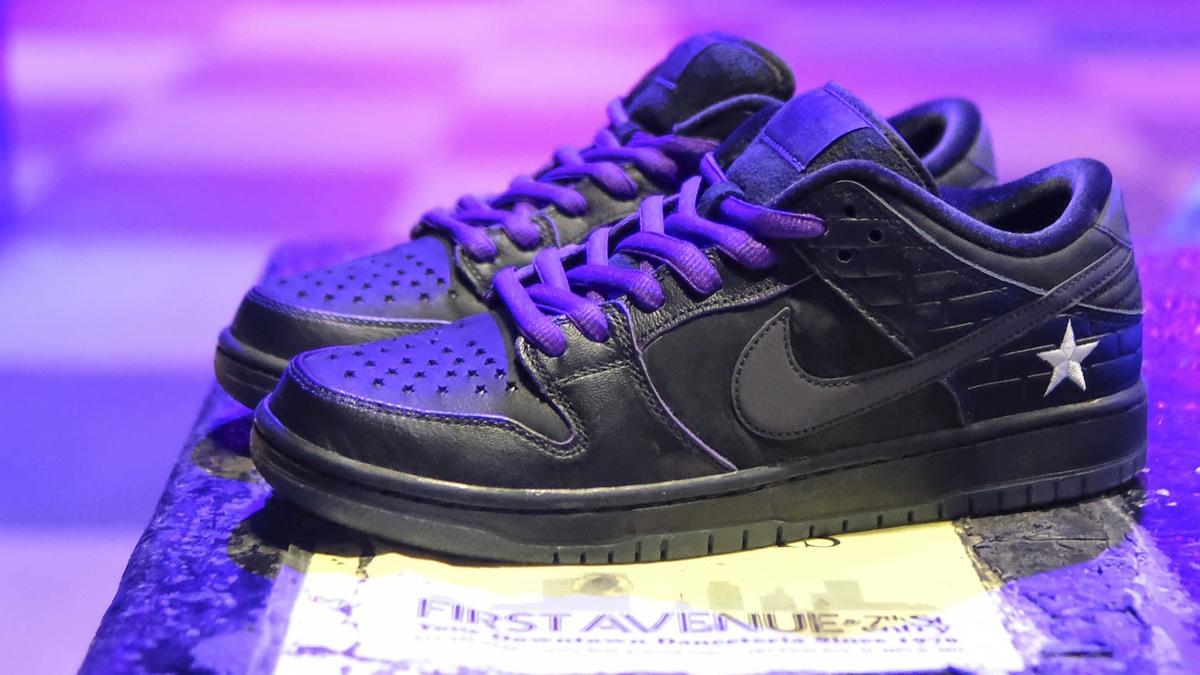 NIKE SB Dunk Low ブラック/パープル Familia's New Nike SB Dunk Low Collab Is Finally Releasin