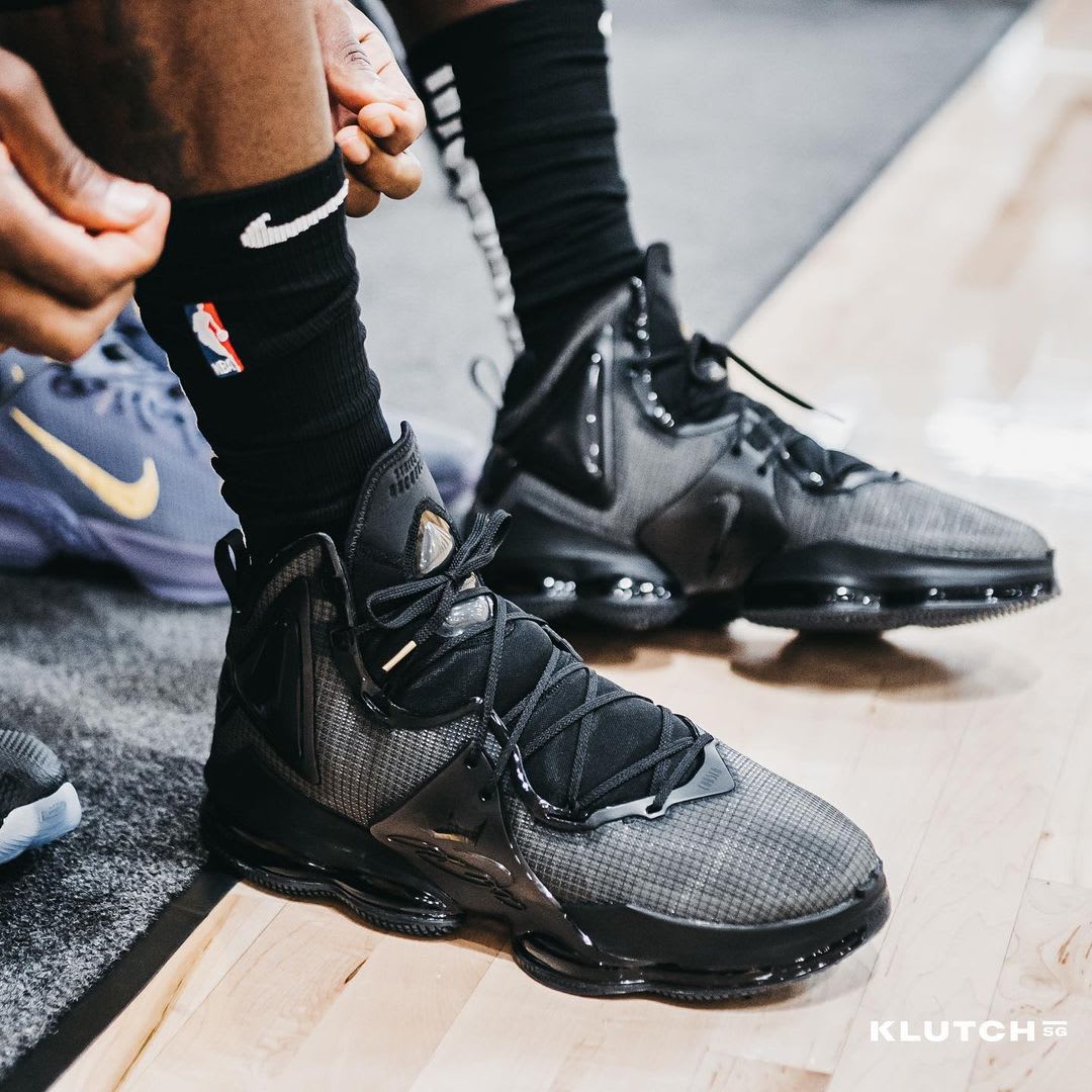 Lebron all black shoes online