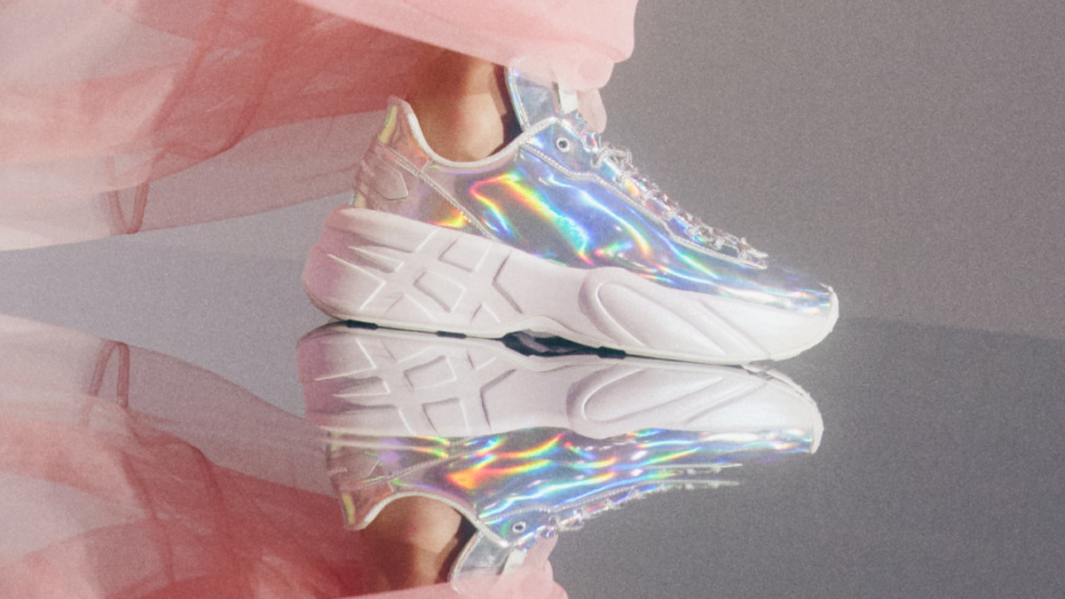 CINDERELLA × ONITSUKA TIGER P-TRAINER PRZM PURE SILVER/PURE