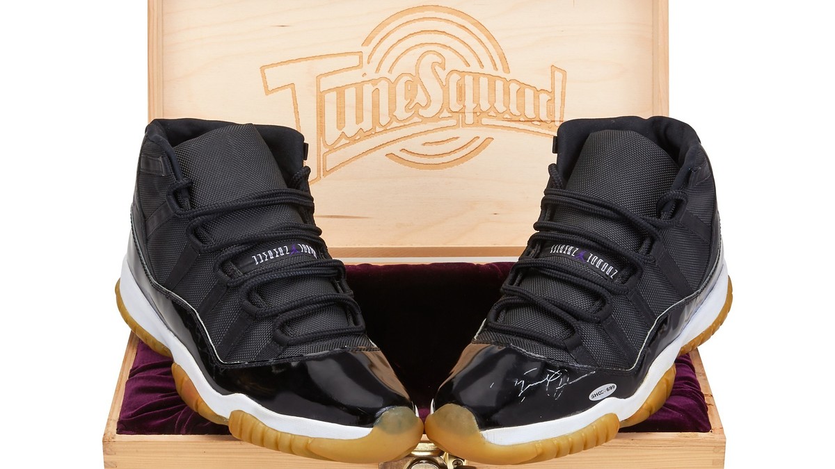 Jordan 11 space jam original hotsell