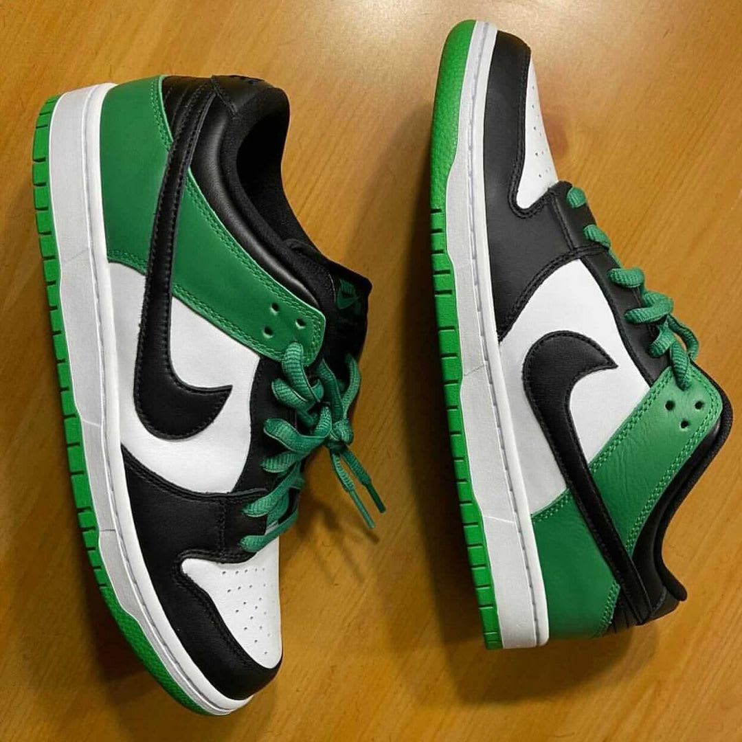 靴 Nike SB Dunk Low Black and Classic Green Nike SB Dunk Low Black/Classic Green/White - Men's Size 7