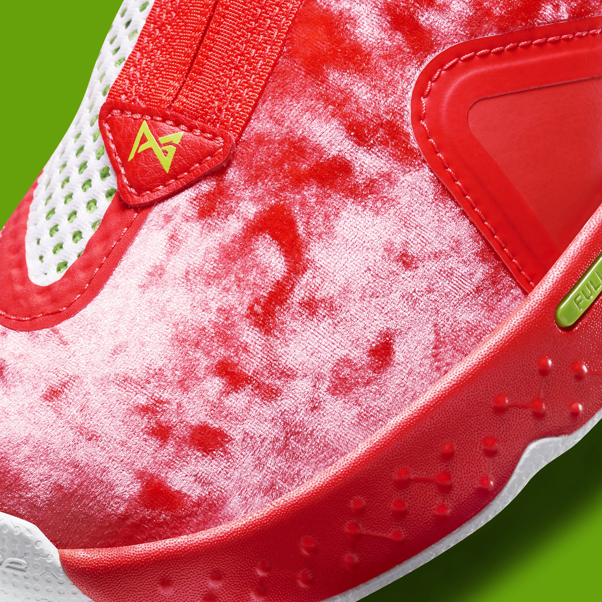 Size 7.5 - Nike PG 4 Christmas - CD5082-602 The Nike PG 4 Is Set to Arrive in a Classic Christmas Colorway main image 4